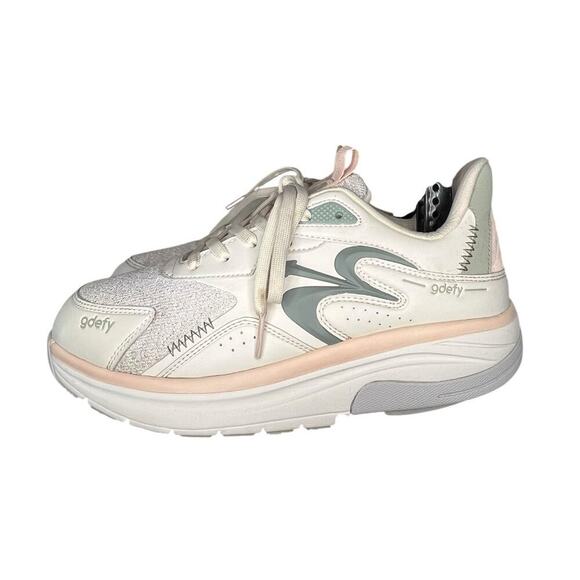 ***SOLD*** GDefy Cream Green Energiya Cushioned Sneakers Size 8 - Picture 1 of 6